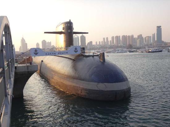 已退出现役的我国第一艘核潜艇401艇。| 郑蔚 摄