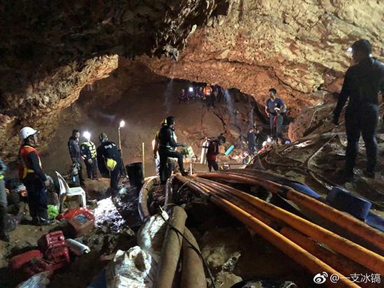 【蜗牛扑克】中方救援队参与泰溶洞救援:最大成就是救出活的人