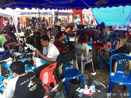 【蜗牛扑克】中方救援队参与泰溶洞救援:最大成就是救出活的人