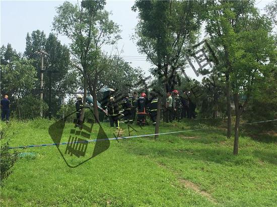 北京坠机事件目击者:飞机盘旋多圈后坠落(图)