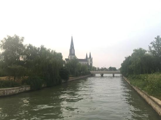 阳澄湖教堂旁边的支流，孟凡森和父亲常在这附近钓鱼。新京报记者赵蕾 摄