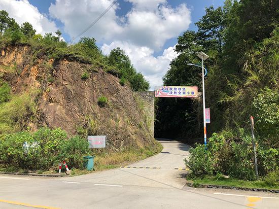 汝城县原上塘村(现并村为乾塘村)村口。