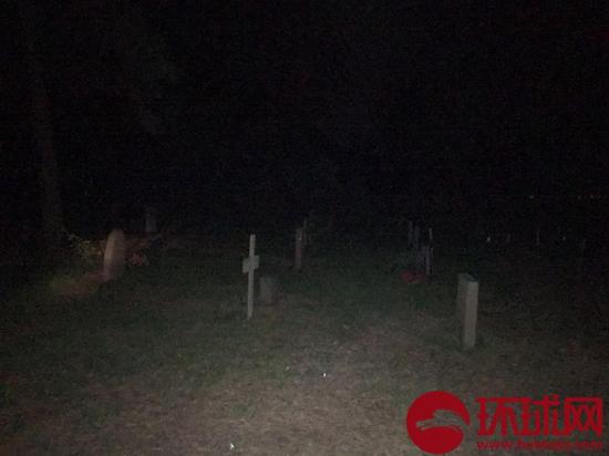 环环15日来到“林地公墓”，这是晚上的时候这里的景色。