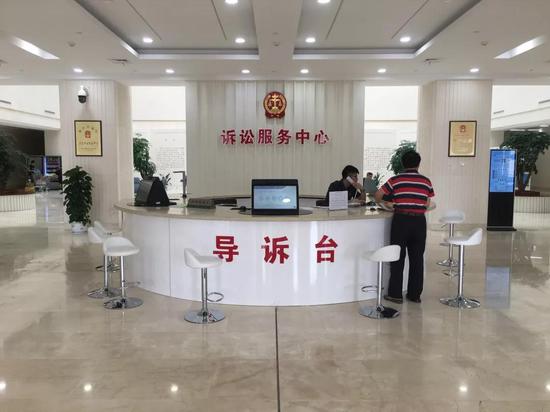 诸暨市人民法院诉讼服务中心 图片来源:赵毅宇 摄