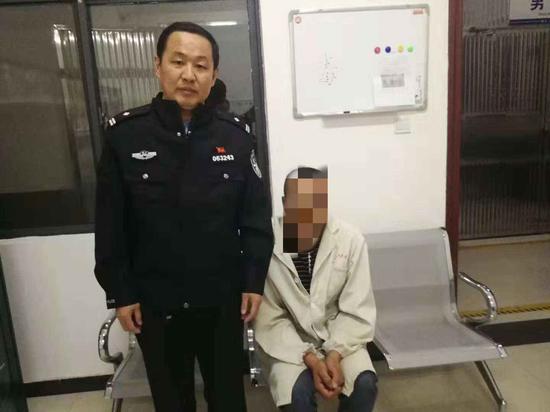 10月23日，陈某在家中被民警抓获；湖北枣阳警方供图