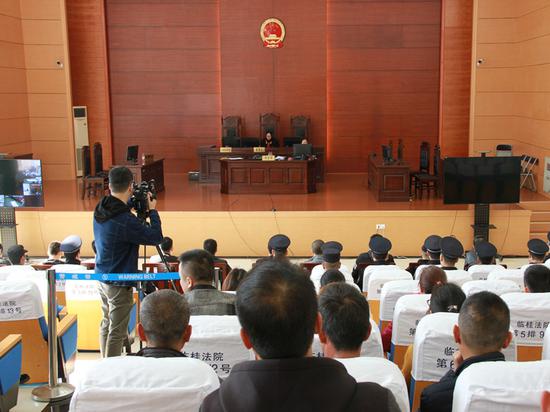 宣读判决书
