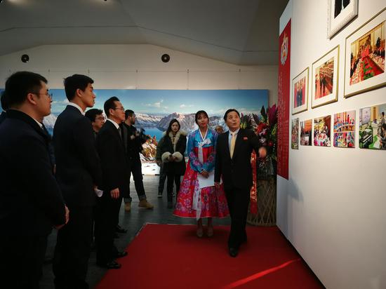 2018最后的周末 朝鲜在北京798办重要图片展