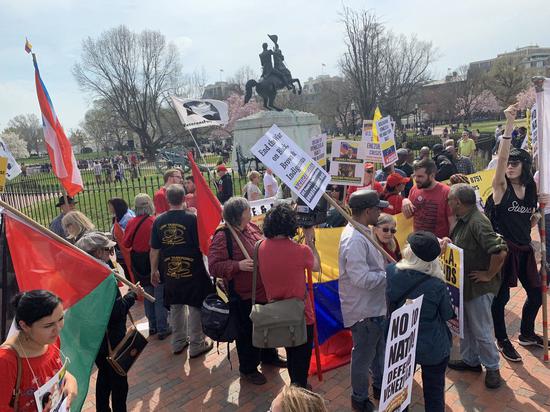 【蜗牛棋牌】华盛顿数百人走上街头游行 反对美国干预委内瑞拉