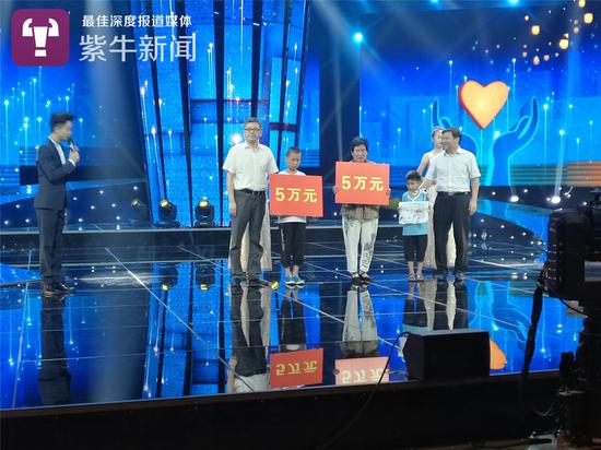 3岁男孩被藏獒咬断喉咙 如今9岁有望过正常生活