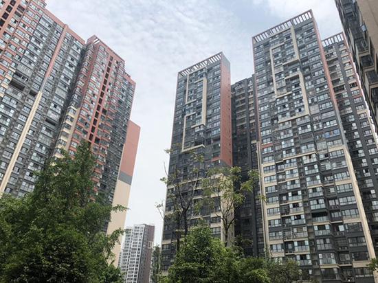 华邑阳光里小区共有24栋楼、3800余户居民。澎湃新闻记者 王鑫 图