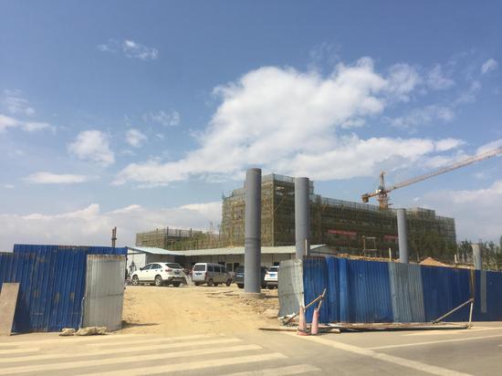云南大理海东新区,不少楼盘已经停建。 新京报记者 赵朋乐 摄