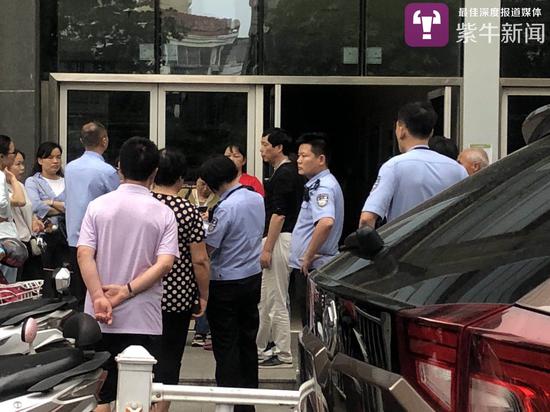 民警现场调查