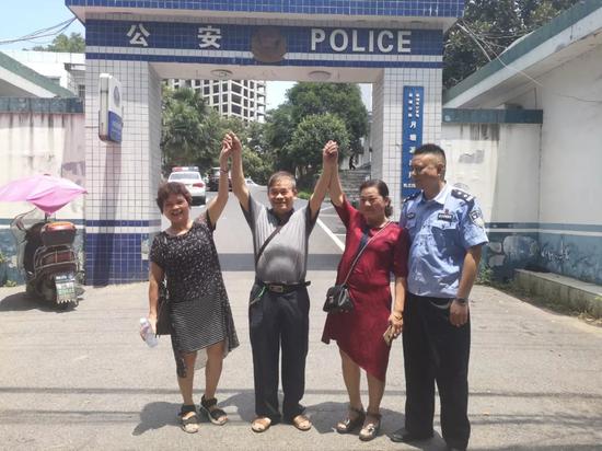 一场洪水失散36年 92岁老人获警方帮助找到亲人