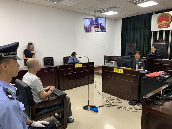 “ 的哥”当庭表示服从判决。法院供图