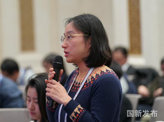 华人平台1 吉利发布的“爬行者智能系统”,最快将于今年8月底搭载车上