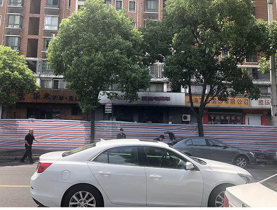 上海一电动车行起火致多人伤亡 楼上居民被烟熏醒