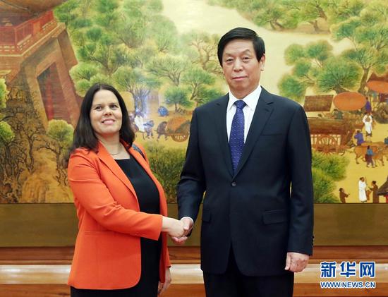 1月25日,全国人大常委会委员长栗战书在北京人民大会堂与智利众议长费尔南德斯举行会谈。 新华社记者 刘卫兵 摄