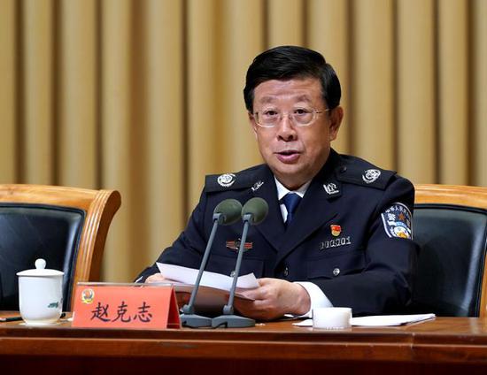 利高国际网·这个频出选美小姐的国家背后,是那些5岁被送选美学校,整容切胃的女孩们