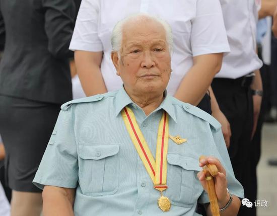 蔡演威   92岁