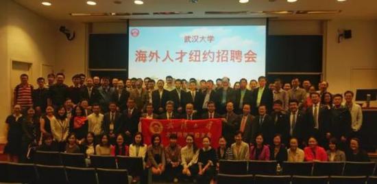 2017年10月,求贤若渴的窦贤康赴美为武大“引凤”
