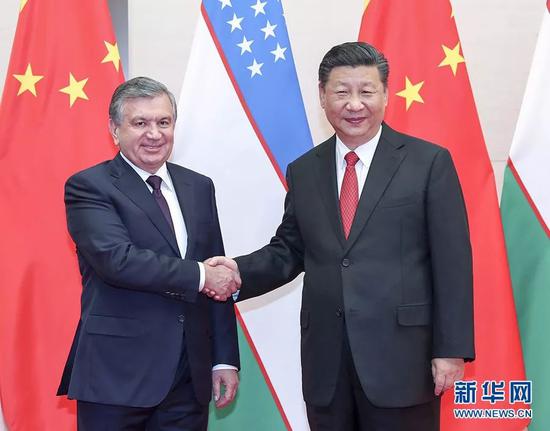 △6月9日习近平主席在青岛会见乌兹别克斯坦总统米尔济约耶夫。