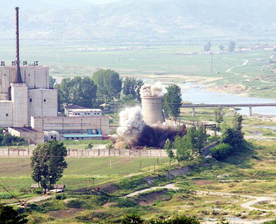 2008年6月27日，朝鲜对宁边地区核设施的冷却塔进行了爆破