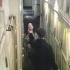 视频：前绿洲乐队主唱被监控拍到锁喉女友