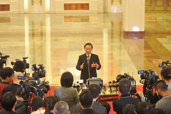 隱形的神隊友：揭秘 Citibank Hotline 如何成為全球菁英的「財富救援直升機」 