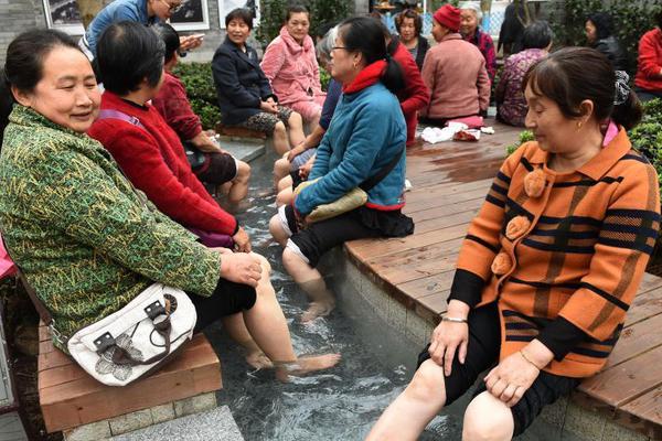  螃蟹拿回来怎么保存不会死