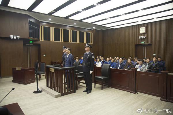 为这事 吴京黄渤等人坐上公安部新闻发布会主席台