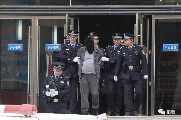 女局長發飆質問發言群眾“你住哪”！跋扈官威從何而來？