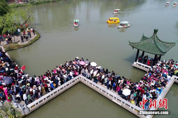 戈贝尔谈火勇争议判罚：裁判不许我们首轮这么防守