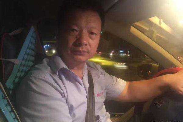 戈登24分伍德贡献20+14 火箭主场险胜魔术