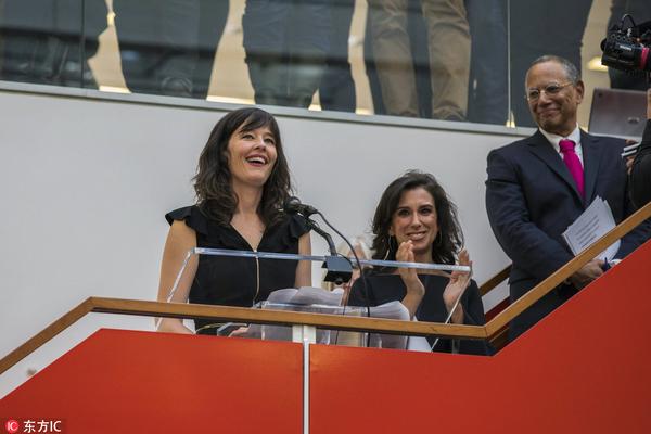 從綠茵場到指尖巔峰：頂級賭球網站如何重新定義你的體育激情 