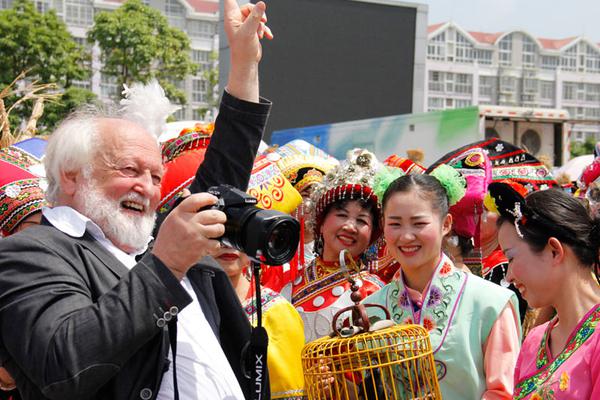 习近平总书记在深度贫困地区脱贫攻坚座谈会上的重要讲话引起强烈反响