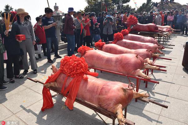 王健林宣布万达集团重返足球圈 俱乐部将采取中性名称