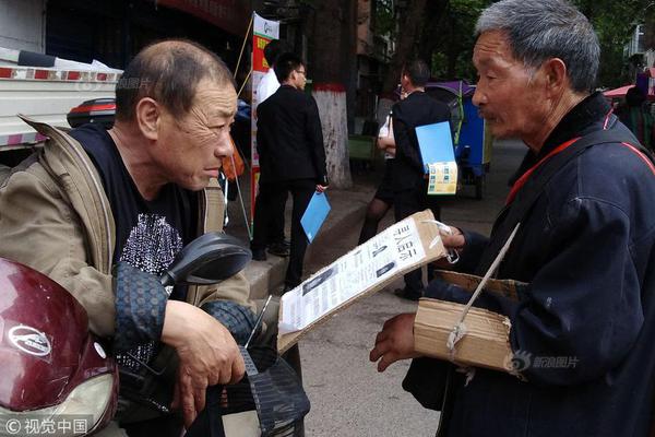 津巴布韦航空一架客机左发空中起火