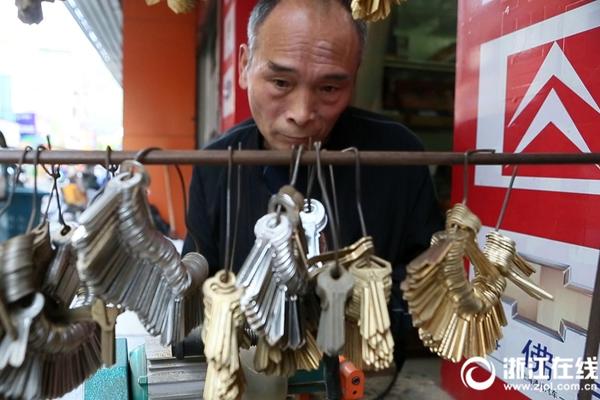 霍建华也难逃中年发福？只是这发际线还是很优越的