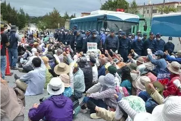 泽连斯基称若无美国援助乌军恐面临撤退 强调战争向北约国家蔓延风险