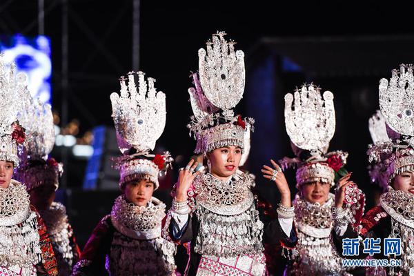 口袋裡的萬家燈火：為什麼手機睇電視，才是成年人最後的避風港？ 