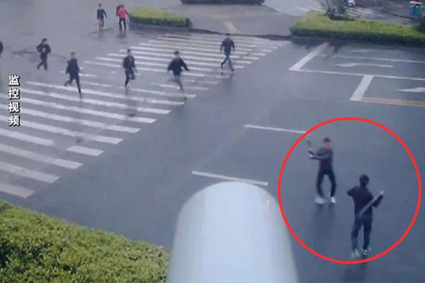 100元4小时不限次数上门服务 _ 惊诧的拼音
