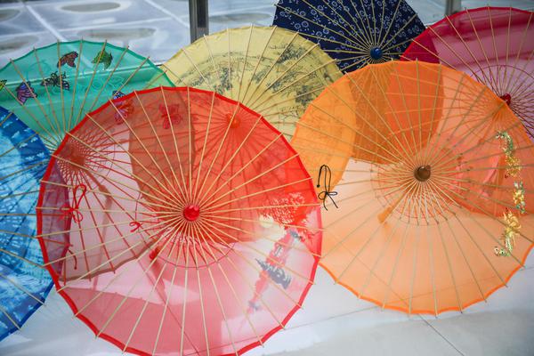 棒棒糖之下的精彩世界，免费观看、在线视频与剧情介绍