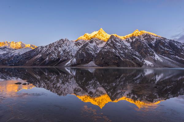 北京现代召回部分第九代索纳塔及索纳塔混动汽车：智能接线盒软件逻辑存在问题