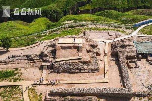 天冷中网球场不冷，郑钦文跻身女单16强