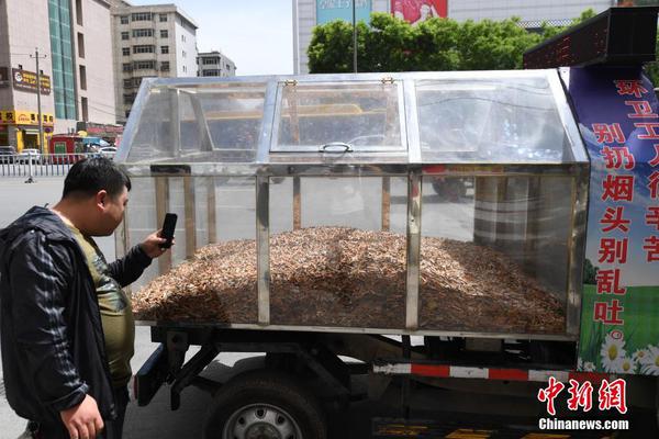 何炅过生日与汪涵一同庆祝 杨乐乐：彼此要珍惜啊