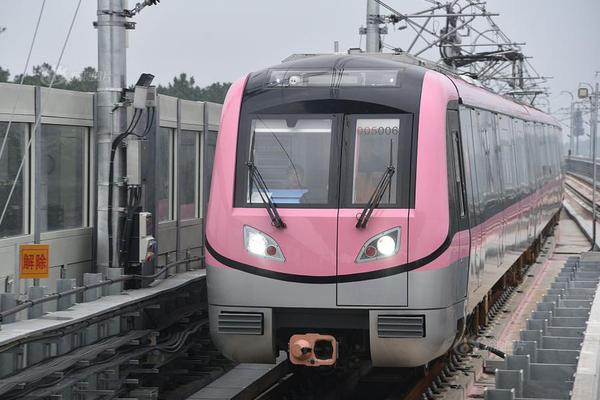 「独立日」配色 Nike Dunk Low 实物效果很是不俗