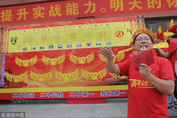 中国美术馆举办“妙手生花——剪纸、刺绣展示与交流活动”