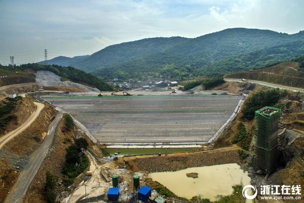 辽宁遭暴雨侵袭致城市内涝 紧急转移12万人