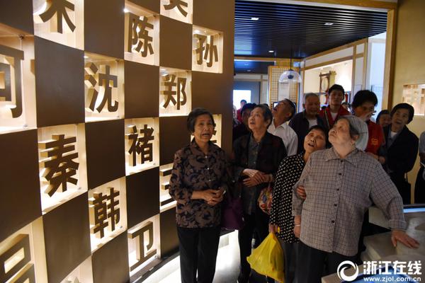 “送戏进万村”活动走进魏岗镇