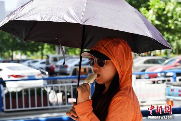 火箭吃15连败榜眼秀成笑话 都是20岁他差在哪